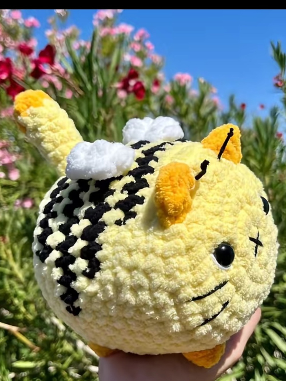 Bumblebee cat - Picture 2 of 2